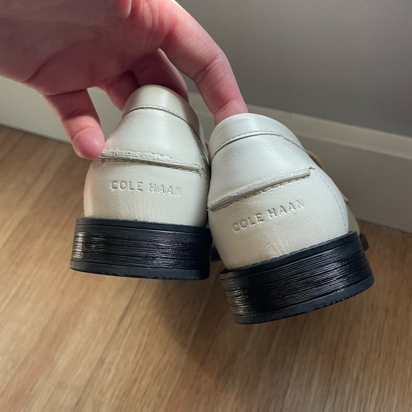 NWOT Cole Haan Women's Stassi Chain Loafer Ivory Size 6 - Picture 4 of 5